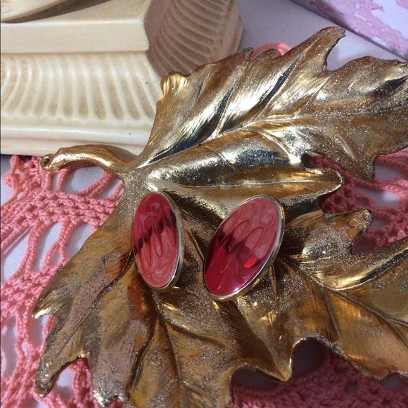 Vintage 80’s Enamel Earrings Gold Metal Base Red Pink Swirls Oval Earrings Post - Picture 10 of 14